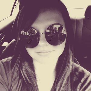 Meet your Posher, Casey